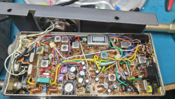 Interior of MX-21S. Crystal legend is visible. 21.200-21.250 & 21.250-21.300 mhz SSB crystals.